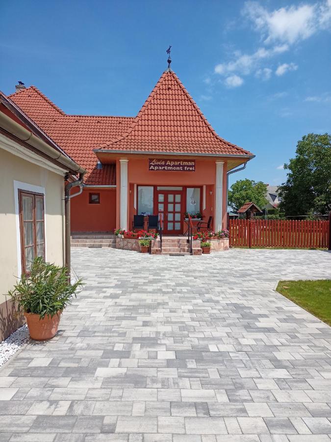 Livia Apartman Bük Екстериор снимка