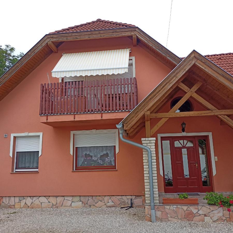 Livia Apartman Bük Екстериор снимка