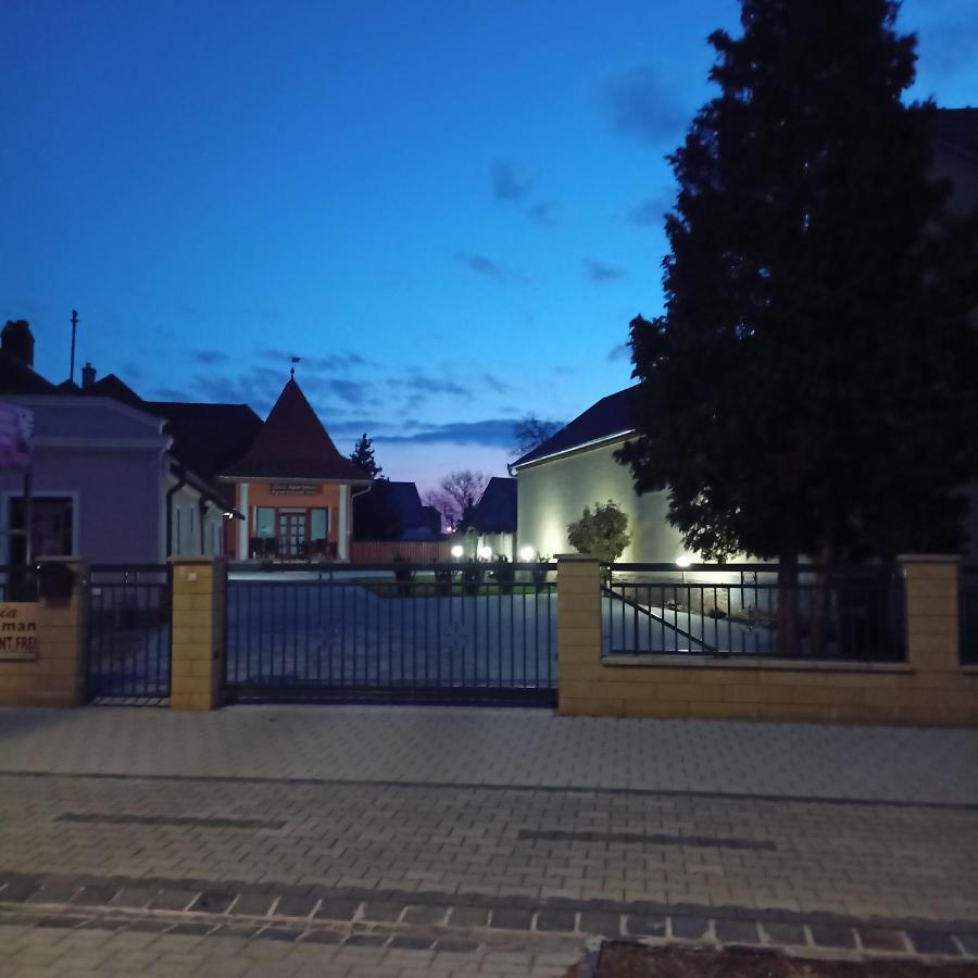 Livia Apartman Bük Екстериор снимка