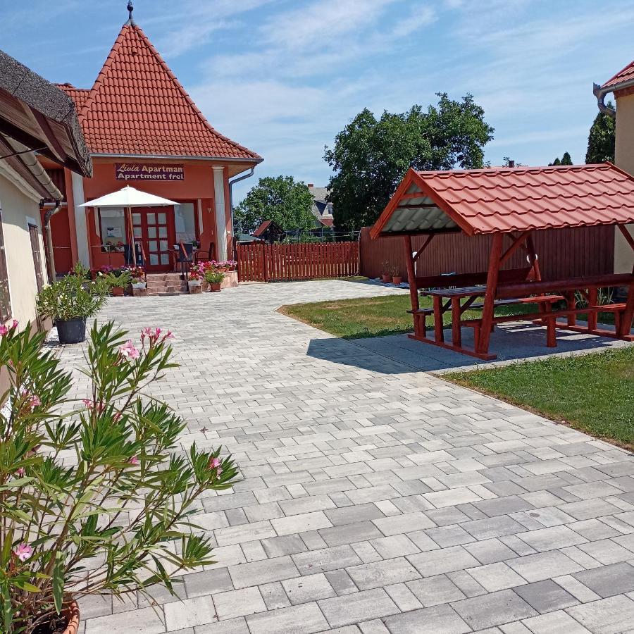 Livia Apartman Bük Екстериор снимка