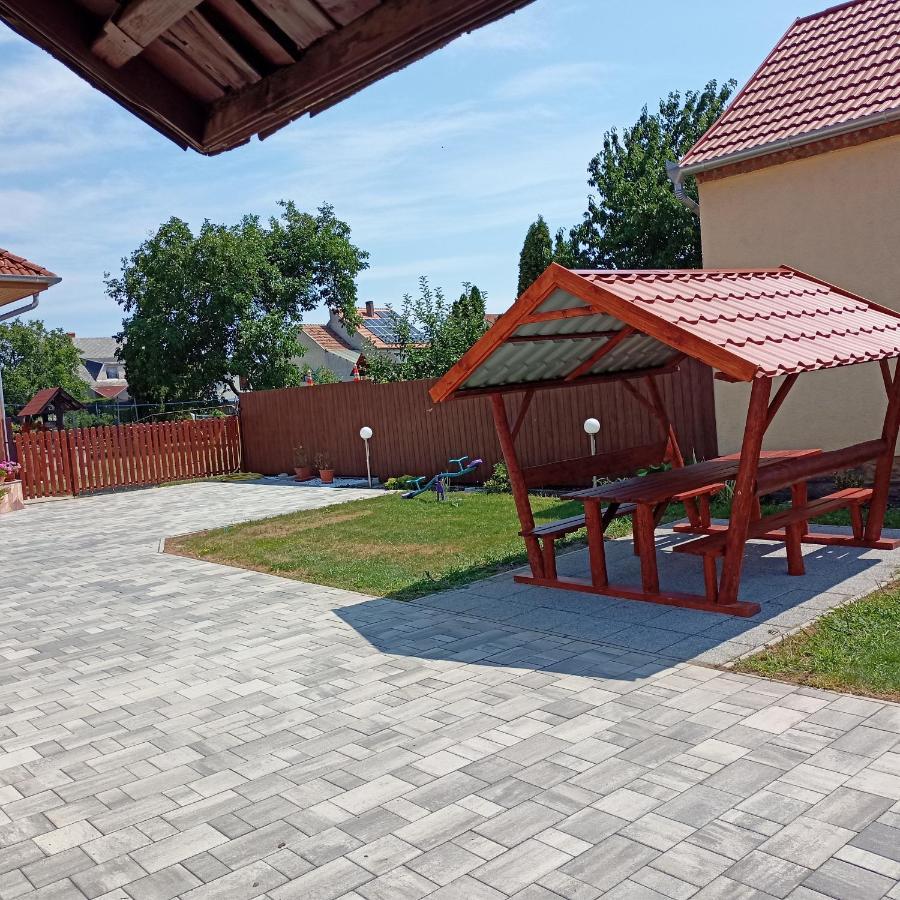 Livia Apartman Bük Екстериор снимка
